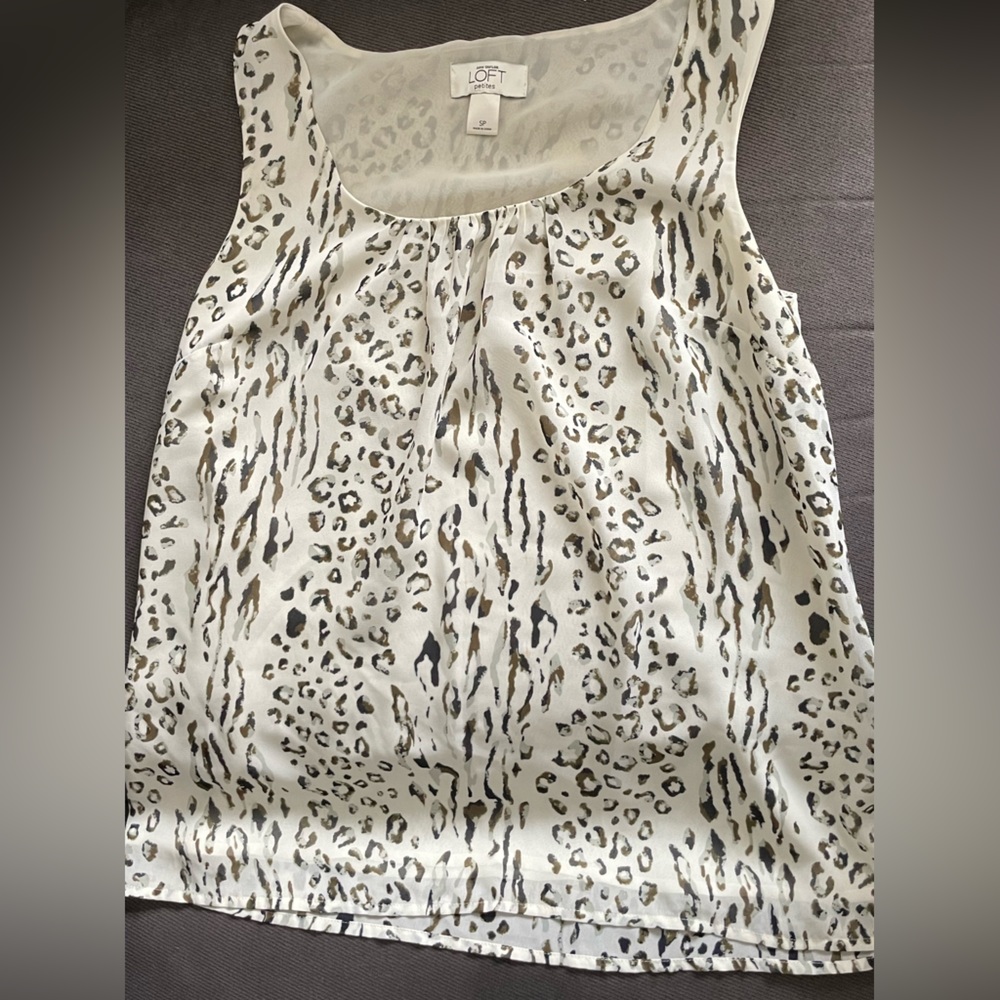 Sleeveless animal pattern LOFT blouse